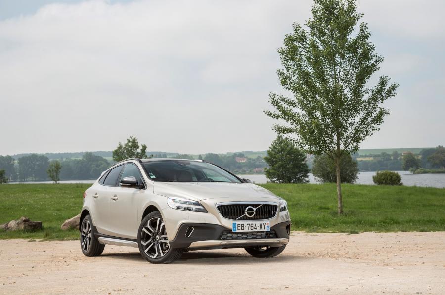  Volvo V40 D3 Cross Country 2016 года  (WW) (фото 13 из 33)